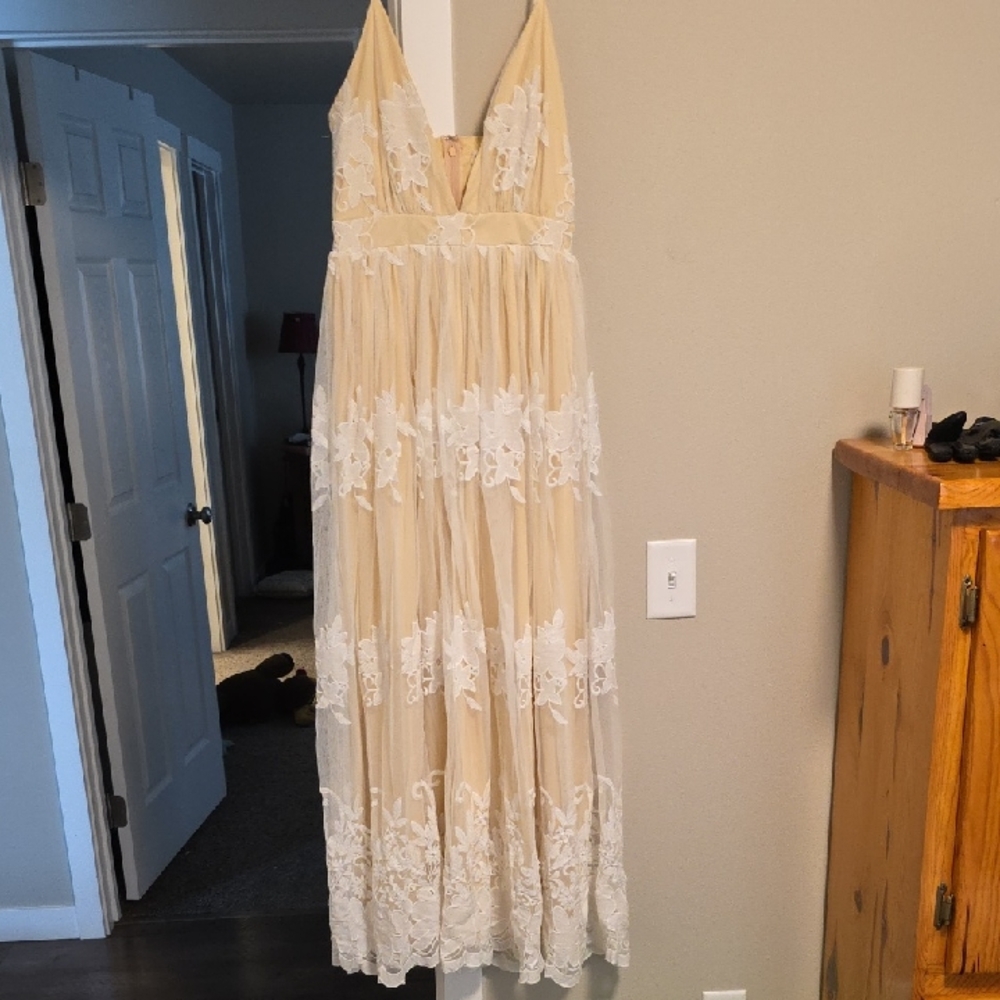 Elegant Cream Lace Maxi Dress